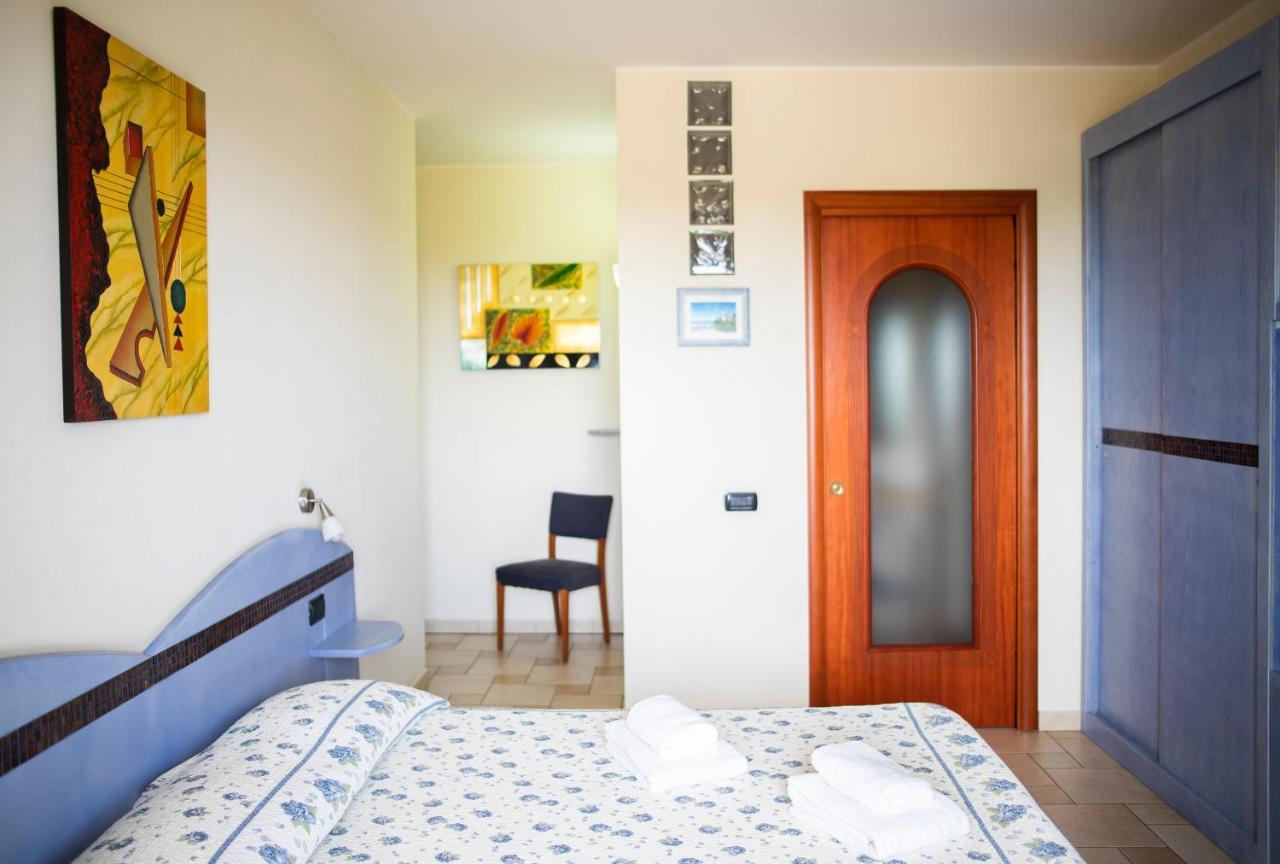 Hôtel Il Fenicottero à Quartu SantʼElena Extérieur photo